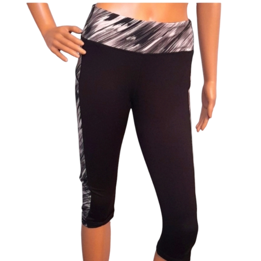 💚 Reebok Womens Workout Capris